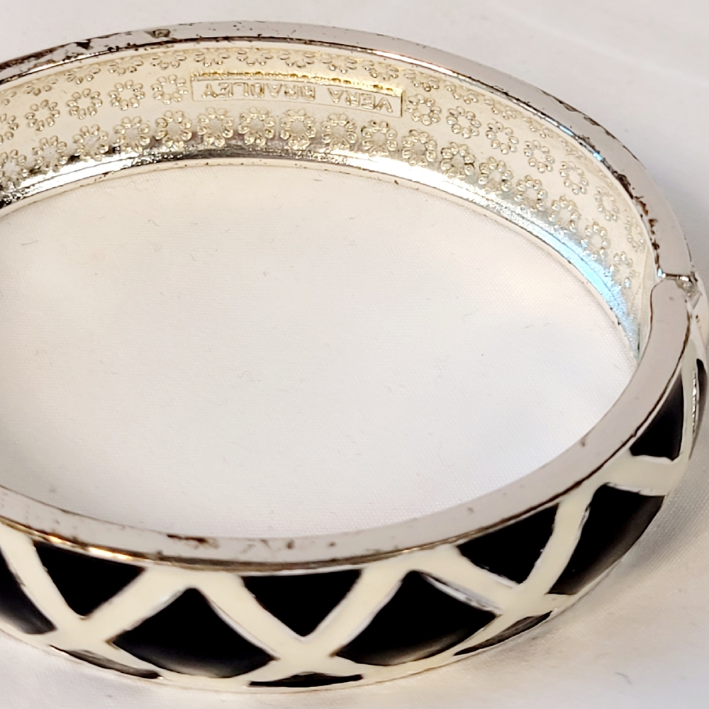 Elegant Black and White Bracelet - Picture 5 of 7
